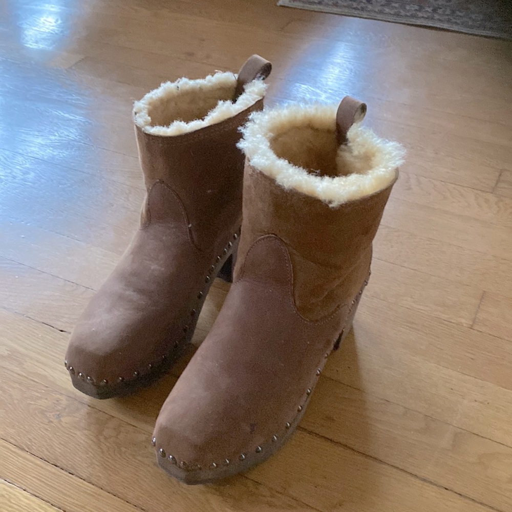 Cute Swedish Ugglebo clogs, barely worn! Size 40